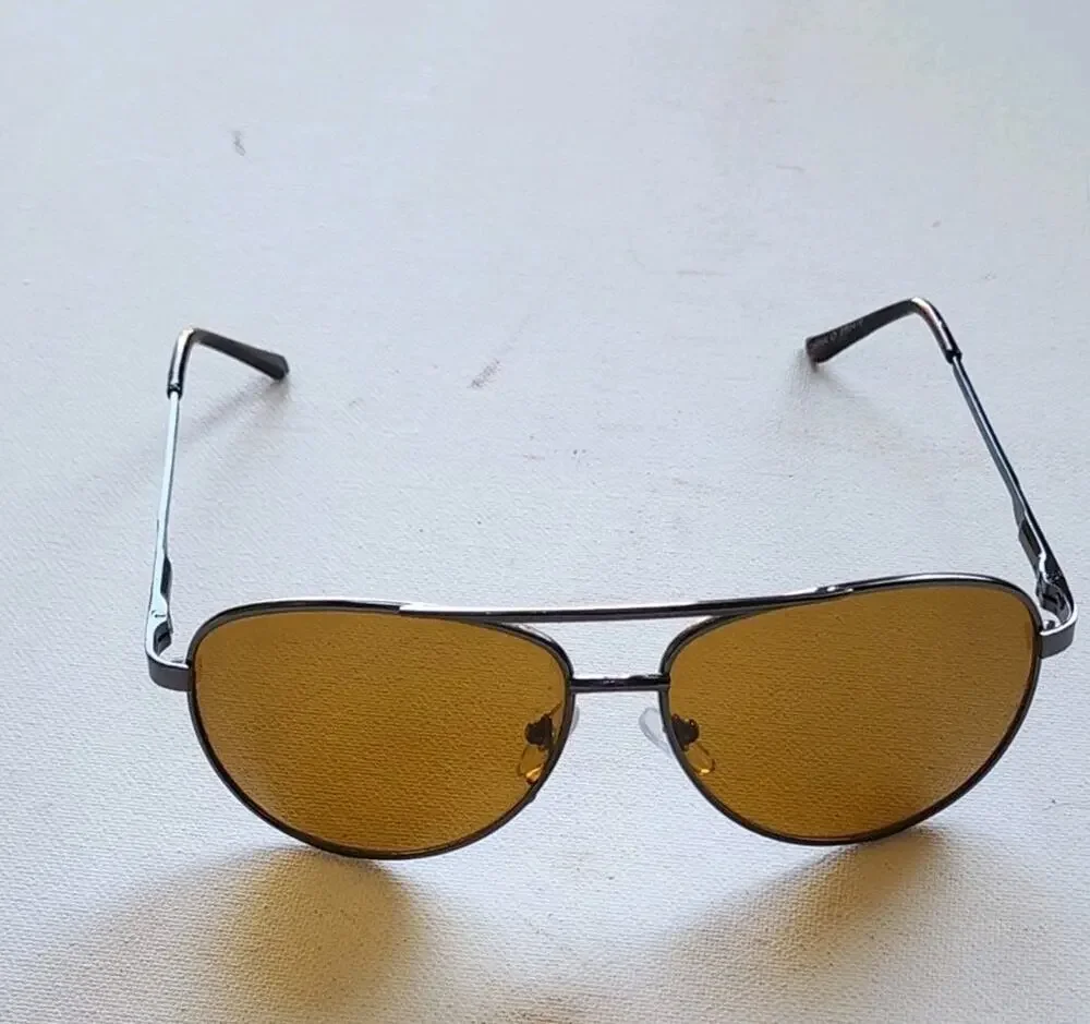 Foster Grant SUNGLASSES Driving Aviator Style Polarized High Definition ROY Case